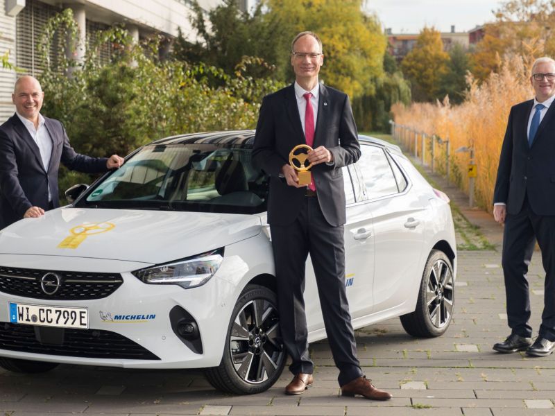 Bild opel-corsa-e-michelin-goldenes-lenkrad-513617.800x600.jpg