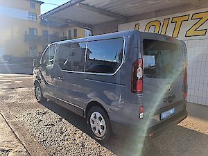 Renault Trafic Passenger Techno Blue dCi 150